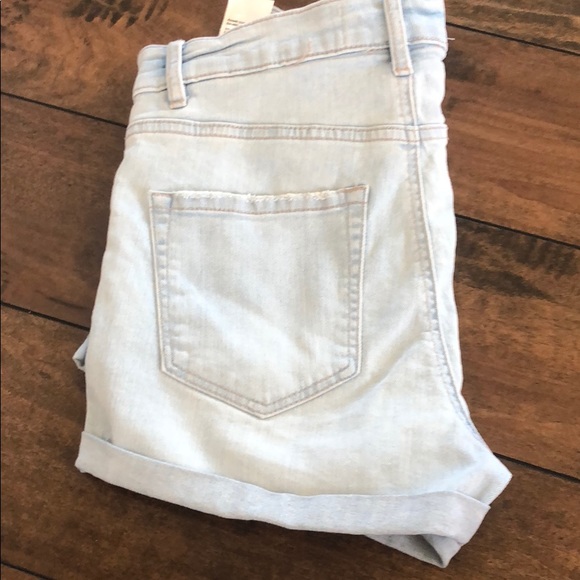 Shorts - Picture 2 of 4